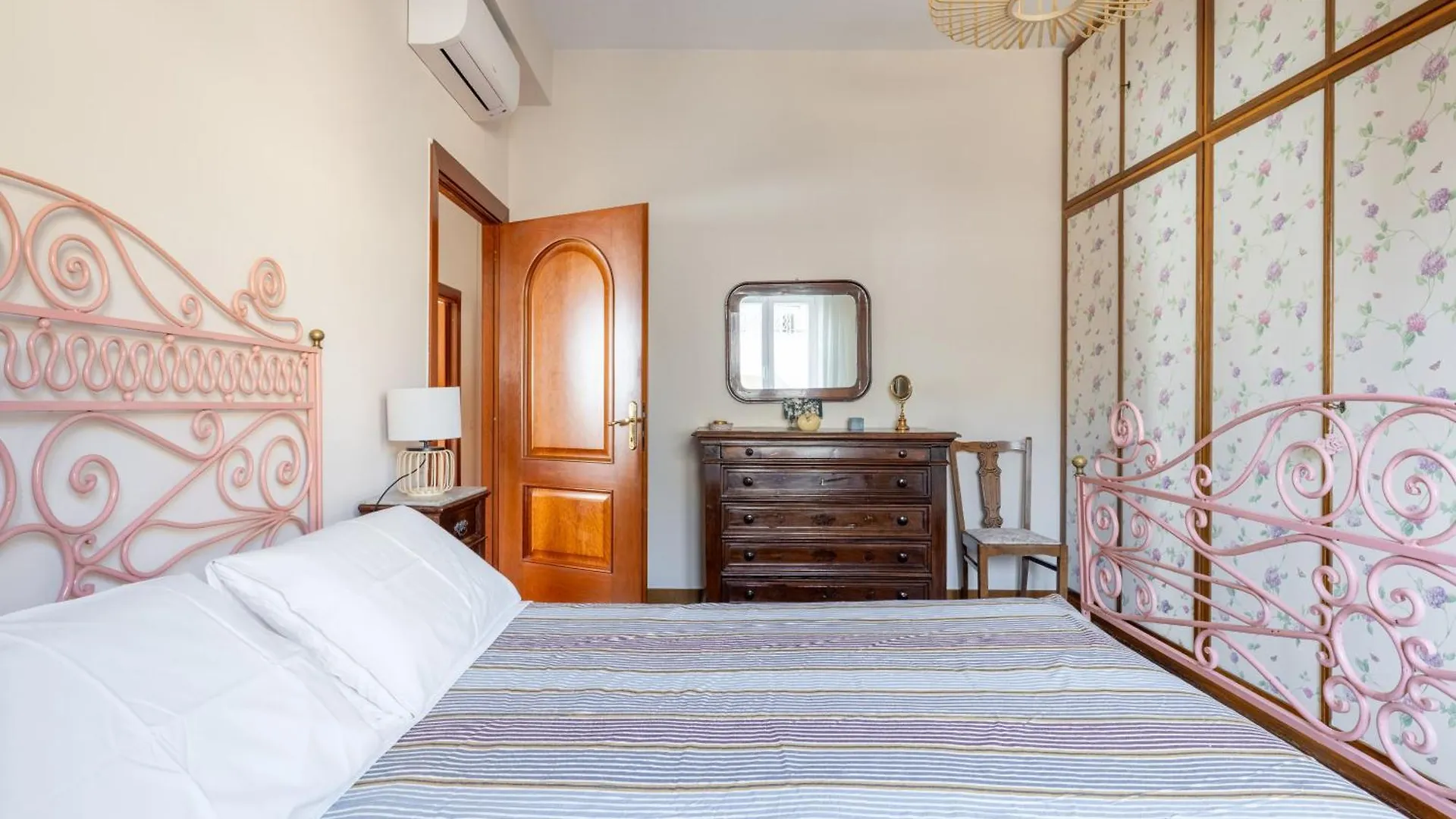 Roman Retreat Near The Appian Way & Catacombs Apartment Rome